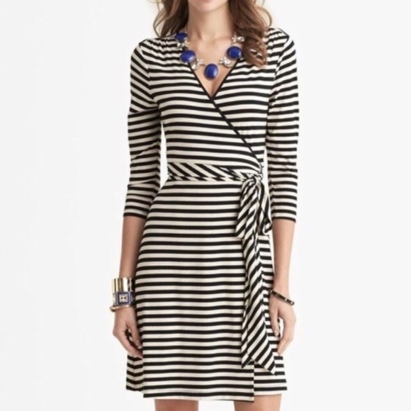 Banana Republic Dresses & Skirts - Banana Republic Wrap Dress